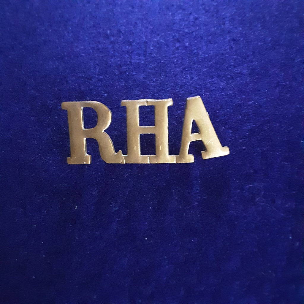 Original WW1 brass shoulder title Royal Horse Artillery (RHA)