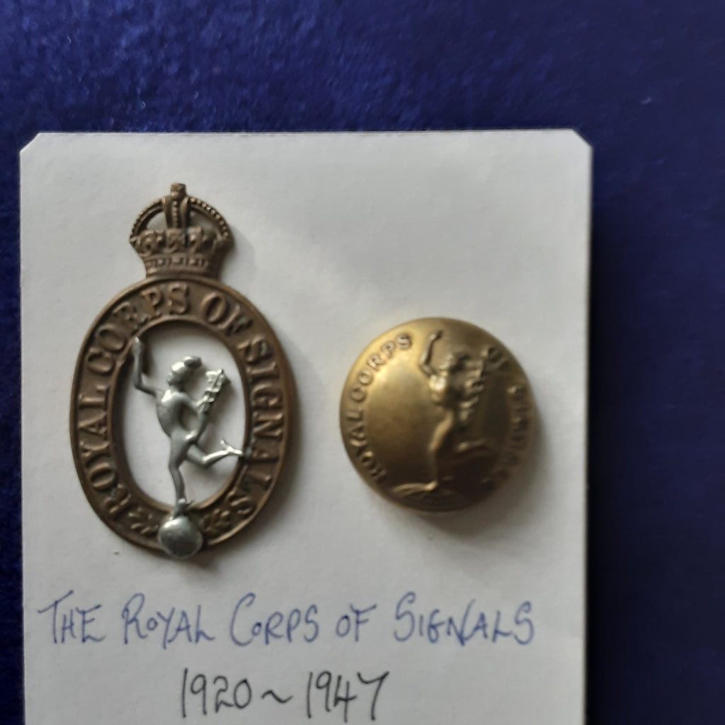 Original cap badge and tunic button The Royal Corps of Signals (RCS) 1920-1947