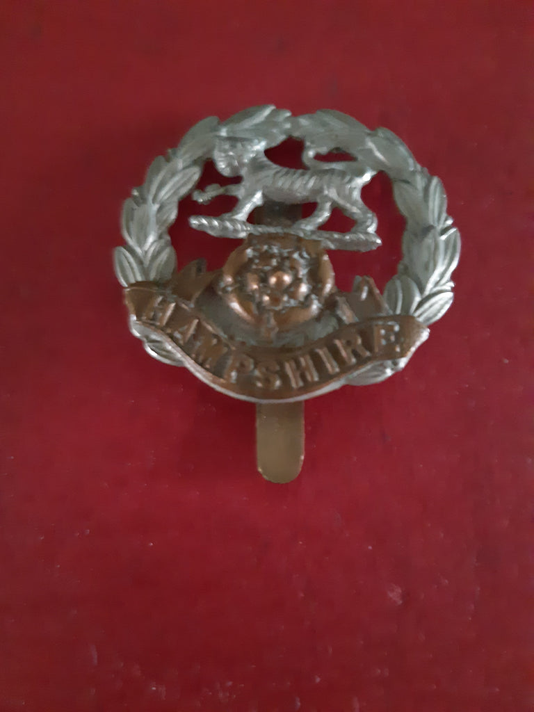Original WW2 cap badge Hampshire Regiment
